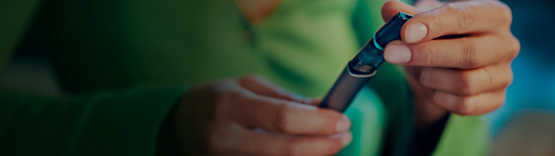 Person setzt ein Pod in ein VEEV ONE ein